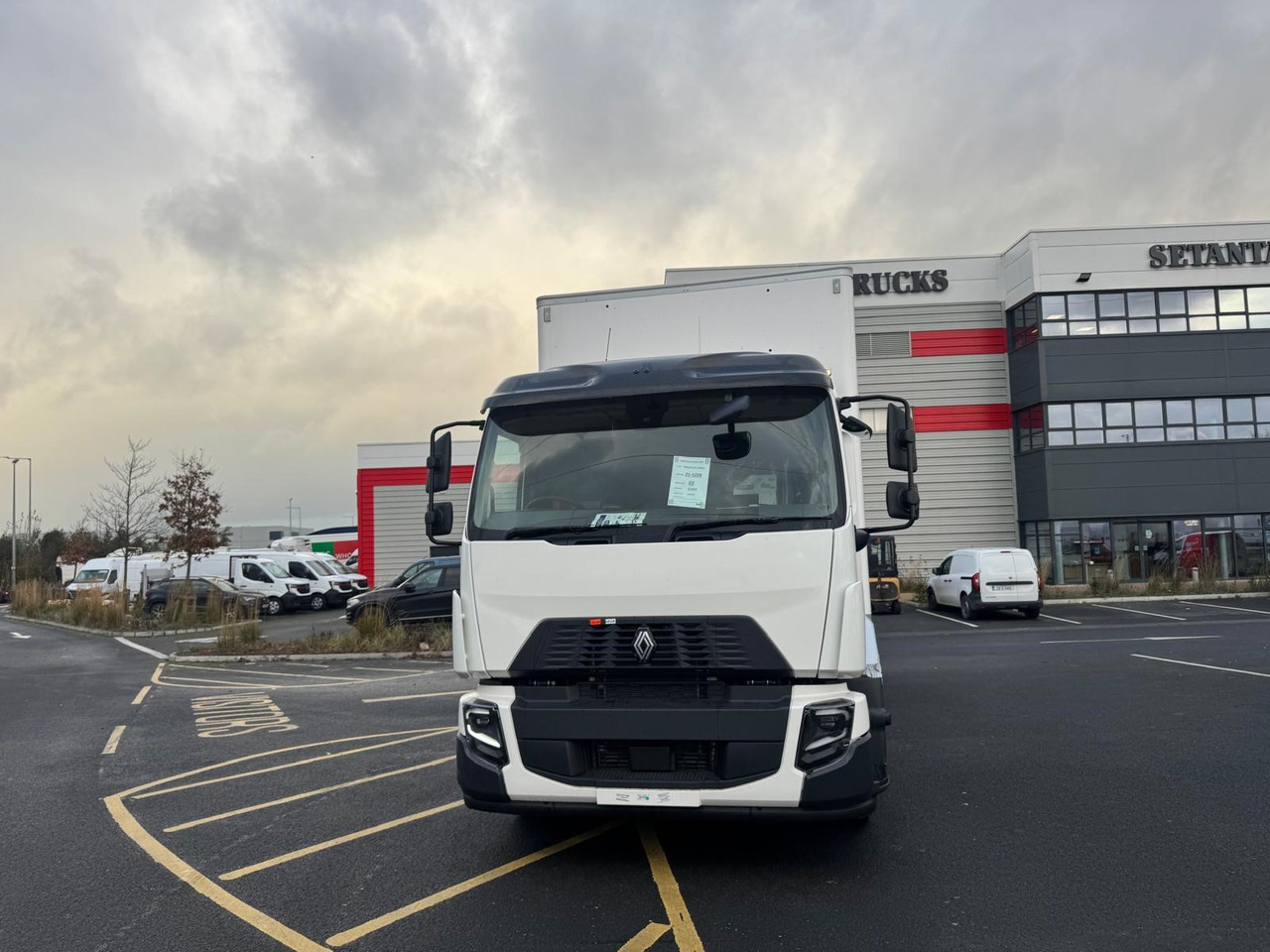 Renault Trucks D 18 Wide 4×2 with Chereau Body - Camion fourgon: photos 2 Renault Trucks D 18 Wide 4×2 with Chereau Body - Camion fourgon: photos 2