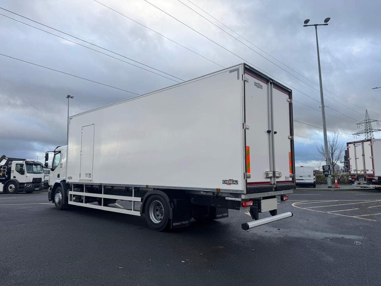 Renault Trucks D 18 Wide 4×2 with Chereau Body - Camion fourgon: photos 3 Renault Trucks D 18 Wide 4×2 with Chereau Body - Camion fourgon: photos 3