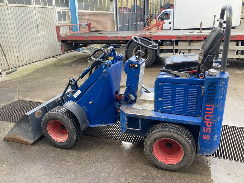 Knikmops 90 - Valet de ferme: photos 3 Knikmops 90 - Valet de ferme: photos 3