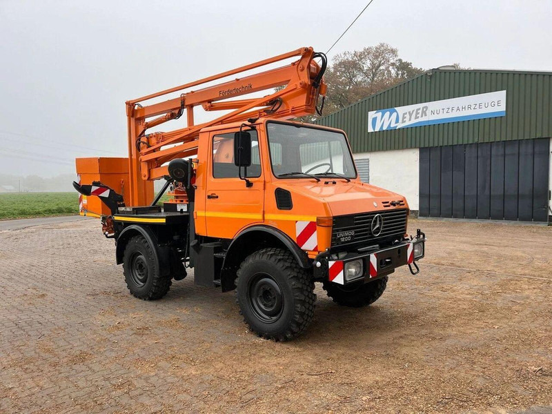 Mercedes-Benz Unimog 1200 4x4 - Lifting basket - Camion, Camion grue: photos 2 Mercedes-Benz Unimog 1200 4x4 - Lifting basket - Camion, Camion grue: photos 2