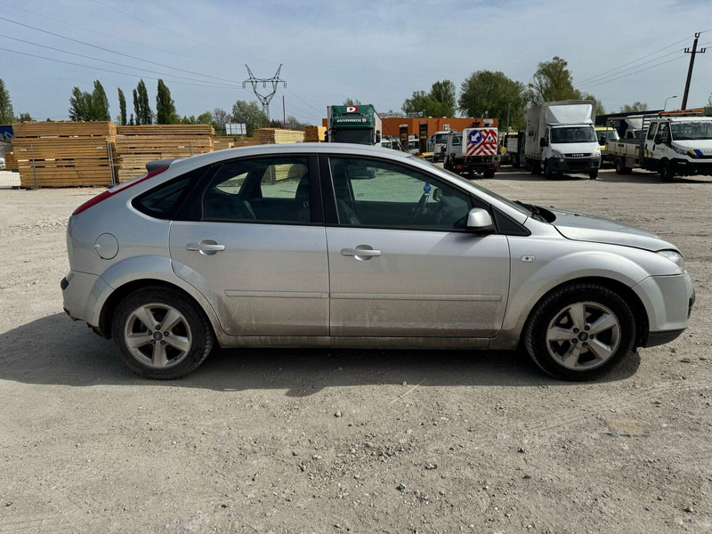 Ford Focus 1,6 i - Damaged Car - Voiture à hayon: photos 4 Ford Focus 1,6 i - Damaged Car - Voiture à hayon: photos 4