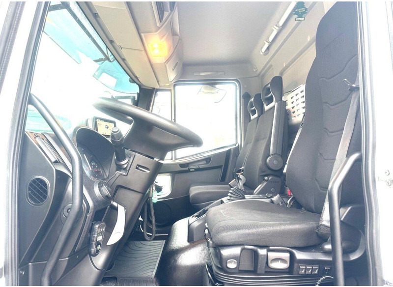 Camion fourgon Iveco 120-250 EUROCARGO Koffer + Tail Lift: photos 9