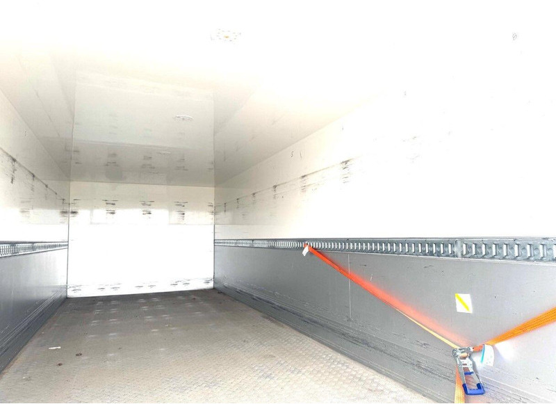 Camion fourgon Iveco 120-250 EUROCARGO Koffer + Tail Lift: photos 18