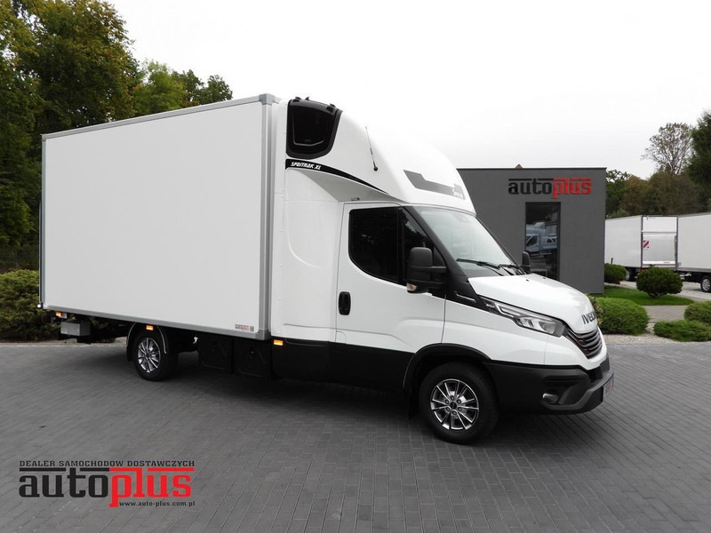 Iveco DAILY 35S18 KONTENER HI-MATIC WINDA 8 PALET TEMPOMAT NAWIGACJA L - Fourgon grand volume: photos 1 Iveco DAILY 35S18 KONTENER HI-MATIC WINDA 8 PALET TEMPOMAT NAWIGACJA L - Fourgon grand volume: photos 1