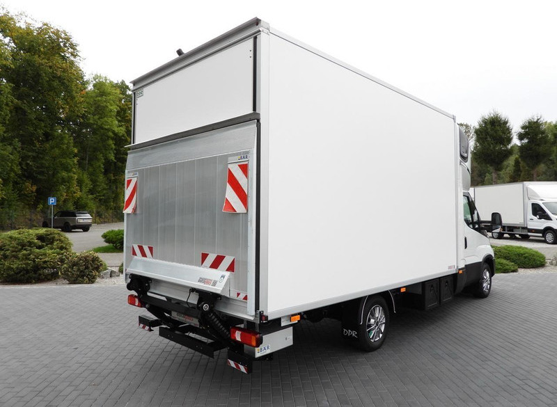 Iveco DAILY 35S18 KONTENER HI-MATIC WINDA 8 PALET TEMPOMAT NAWIGACJA L - Fourgon grand volume: photos 3 Iveco DAILY 35S18 KONTENER HI-MATIC WINDA 8 PALET TEMPOMAT NAWIGACJA L - Fourgon grand volume: photos 3