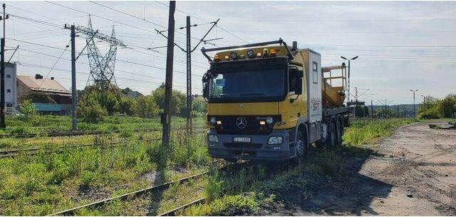 Mercedes-Benz 3344 SRT SCHÖRLING Road Rail Railway Zweiweg - Camion avec nacelle: photos 4 Mercedes-Benz 3344 SRT SCHÖRLING Road Rail Railway Zweiweg - Camion avec nacelle: photos 4