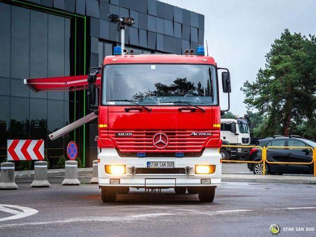 Mercedes-Benz ACTROS 1835 4x2 ZIEGLER FIRE BRIGADE - Camion de pompier: photos 3 Mercedes-Benz ACTROS 1835 4x2 ZIEGLER FIRE BRIGADE - Camion de pompier: photos 3