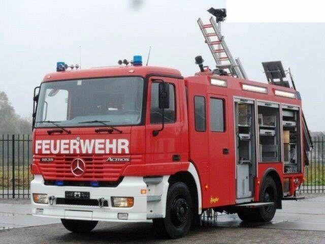 Mercedes-Benz ACTROS 1835 Feuerwehr 2080 L Fire Unit !! - Camion de pompier: photos 1 Mercedes-Benz ACTROS 1835 Feuerwehr 2080 L Fire Unit !! - Camion de pompier: photos 1