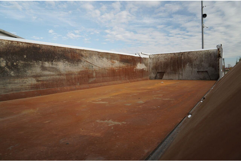 Camion benne Mercedes-Benz AROCS 3243 / 8x4 / WYWROTKA DWUSTRONNA / HYDROBURTA / BORDMATIC: photos 11 Camion benne Mercedes-Benz AROCS 3243 / 8x4 / WYWROTKA DWUSTRONNA / HYDROBURTA / BORDMATIC: photos 11