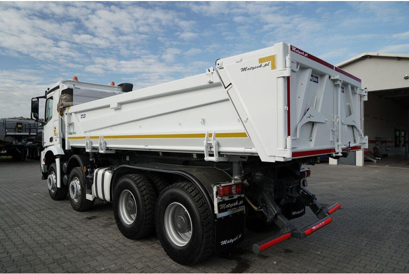 Camion benne Mercedes-Benz AROCS 3243 / 8x4 / WYWROTKA DWUSTRONNA / HYDROBURTA / BORDMATIC: photos 13 Camion benne Mercedes-Benz AROCS 3243 / 8x4 / WYWROTKA DWUSTRONNA / HYDROBURTA / BORDMATIC: photos 13