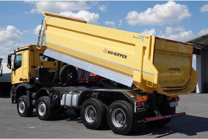 Mercedes-Benz AROCS 4145 / 8x8 / WYWROTKA TYLNOZSYPOWA / KH KIPPER / EURO 6 - Camion benne: photos 4 Mercedes-Benz AROCS 4145 / 8x8 / WYWROTKA TYLNOZSYPOWA / KH KIPPER / EURO 6 - Camion benne: photos 4