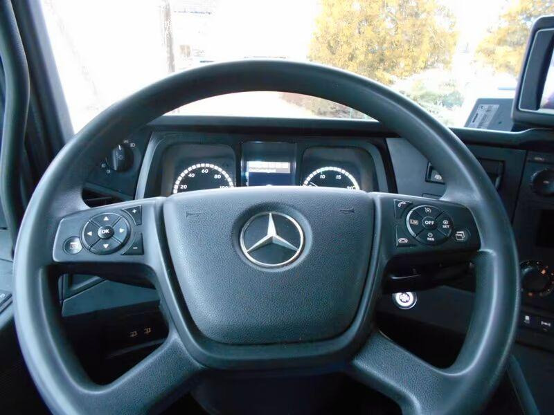 Mercedes-Benz Antos1833 - Garbage truck en crédit-bail Mercedes-Benz Antos1833 - Garbage truck: photos 8