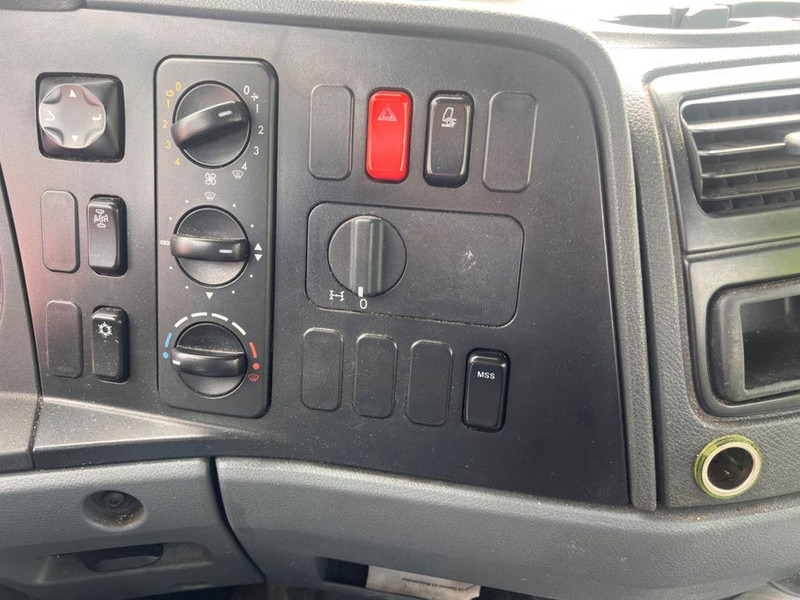 Camion plateau, Camion grue Mercedes-Benz Axor 1829 Palfinger hátsó daru PK 12002 klíma: photos 8 Camion plateau, Camion grue Mercedes-Benz Axor 1829 Palfinger hátsó daru PK 12002 klíma: photos 8