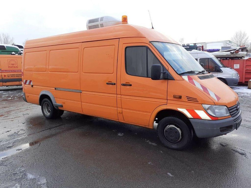 Mercedes-Benz Sprinter 413 - Camion hydrocureur: photos 3 Mercedes-Benz Sprinter 413 - Camion hydrocureur: photos 3