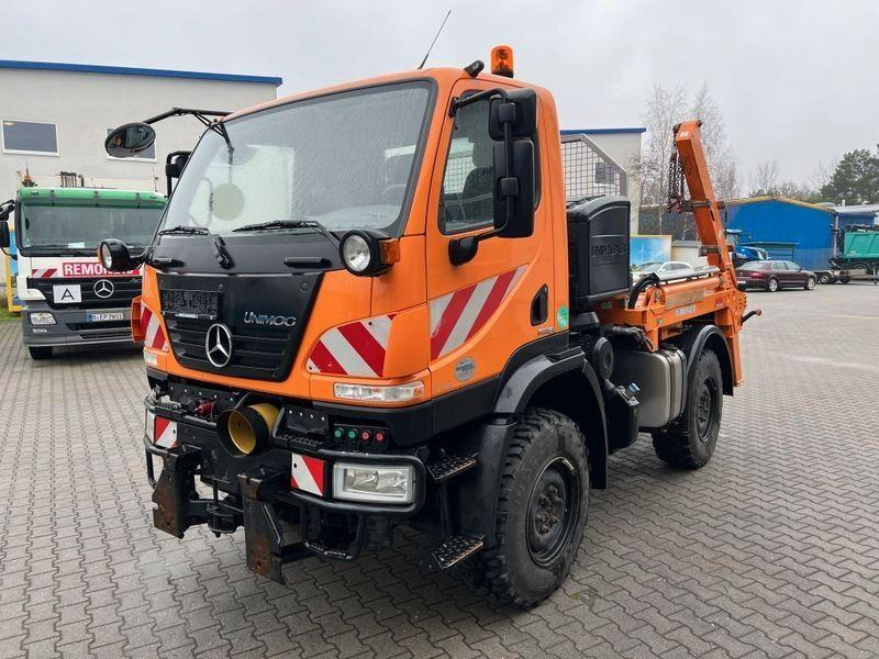 Mercedes-Benz Unimog U 20 4x4 Skip loader - Camion multibenne: photos 3 Mercedes-Benz Unimog U 20 4x4 Skip loader - Camion multibenne: photos 3