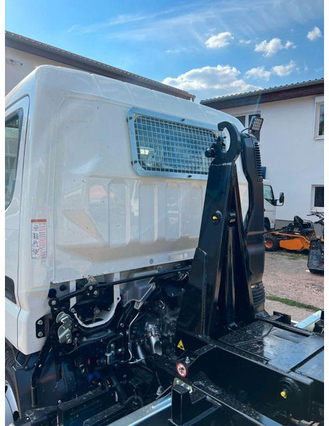Mitsubishi Fuso Canter 6S15 - Camion ampliroll: photos 5 Mitsubishi Fuso Canter 6S15 - Camion ampliroll: photos 5