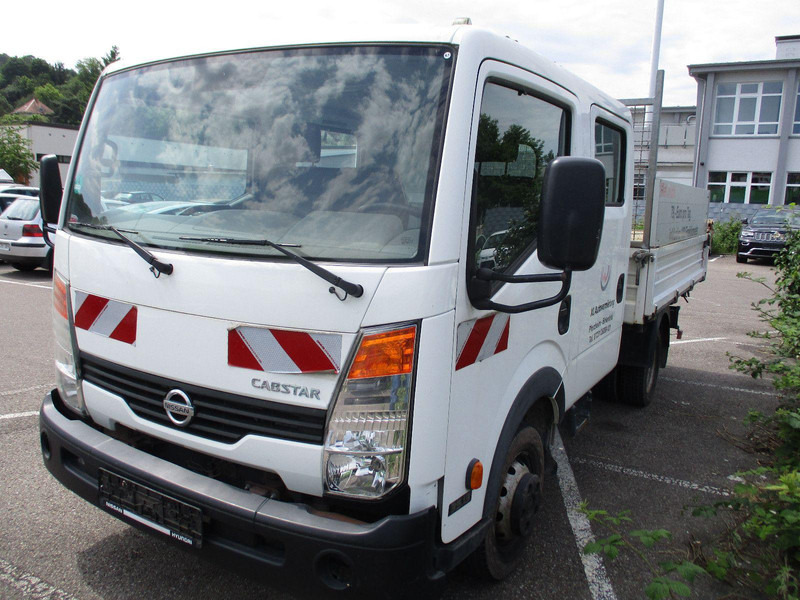 Nissan Cabstar Cabstar 35.XX Doppelkabine - Camion plateau: photos 1 Nissan Cabstar Cabstar 35.XX Doppelkabine - Camion plateau: photos 1