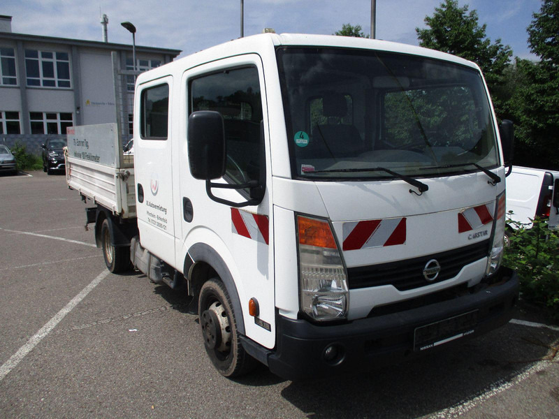 Nissan Cabstar Cabstar 35.XX Doppelkabine - Camion plateau: photos 2 Nissan Cabstar Cabstar 35.XX Doppelkabine - Camion plateau: photos 2