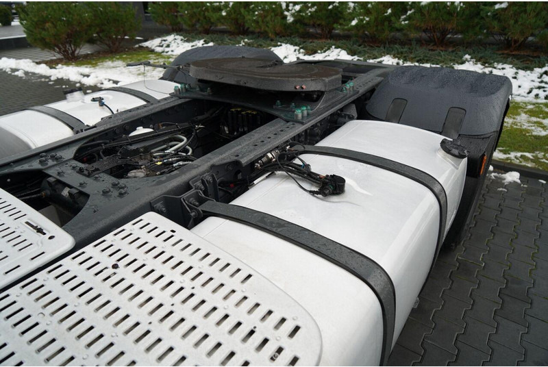 Tracteur routier DAF XF 480: photos 12