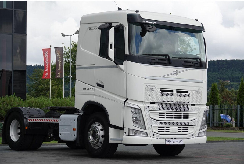Volvo FH 420 / 13 L / PEŁNY ADR / 2017 ROK / NISKA KABINA / SPROWADZON - Tracteur routier: photos 2 Volvo FH 420 / 13 L / PEŁNY ADR / 2017 ROK / NISKA KABINA / SPROWADZON - Tracteur routier: photos 2