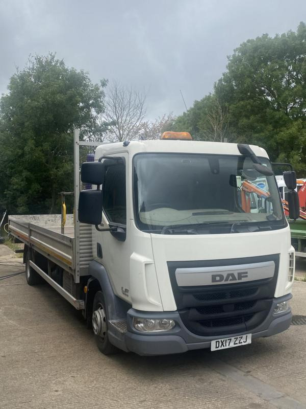 DAF LF45-150 Euro 6 - Camion plateau: photos 1 DAF LF45-150 Euro 6 - Camion plateau: photos 1