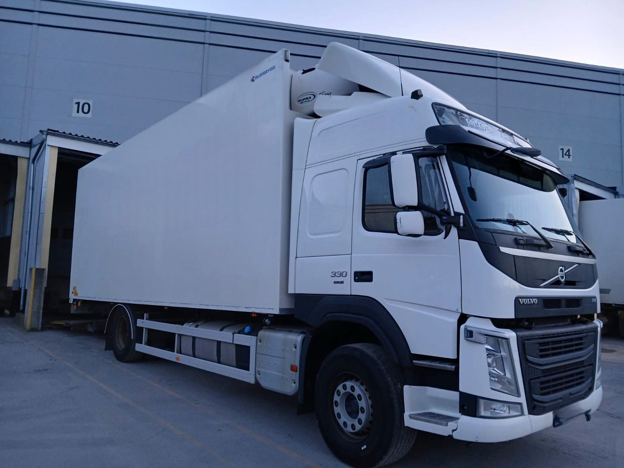 Volvo FM330 / Carrier Supra 850 nordic - Camion frigorifique: photos 2 Volvo FM330 / Carrier Supra 850 nordic - Camion frigorifique: photos 2