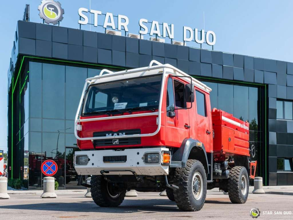 MAN  LE220B 4x4 E  Fire Truck Feuerwehr - Camion: photos 1 MAN  LE220B 4x4 E  Fire Truck Feuerwehr - Camion: photos 1