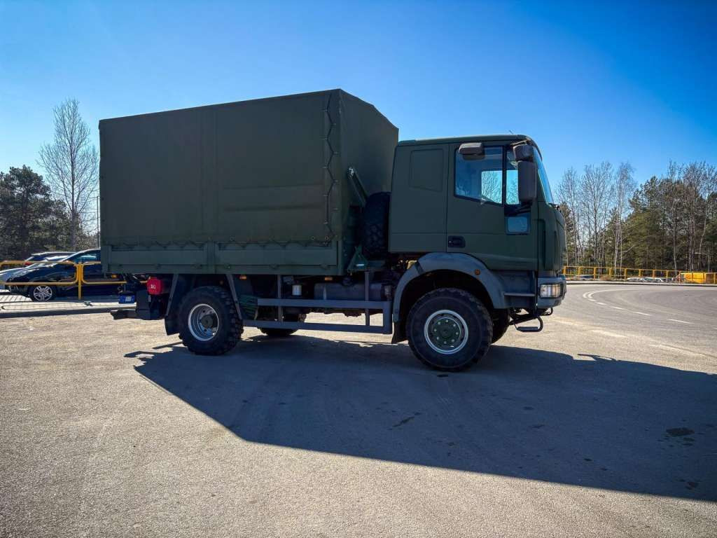 Iveco EUROCARGO 4x4 Offroad Camper Winde - Camion à rideaux coulissants: photos 5 Iveco EUROCARGO 4x4 Offroad Camper Winde - Camion à rideaux coulissants: photos 5