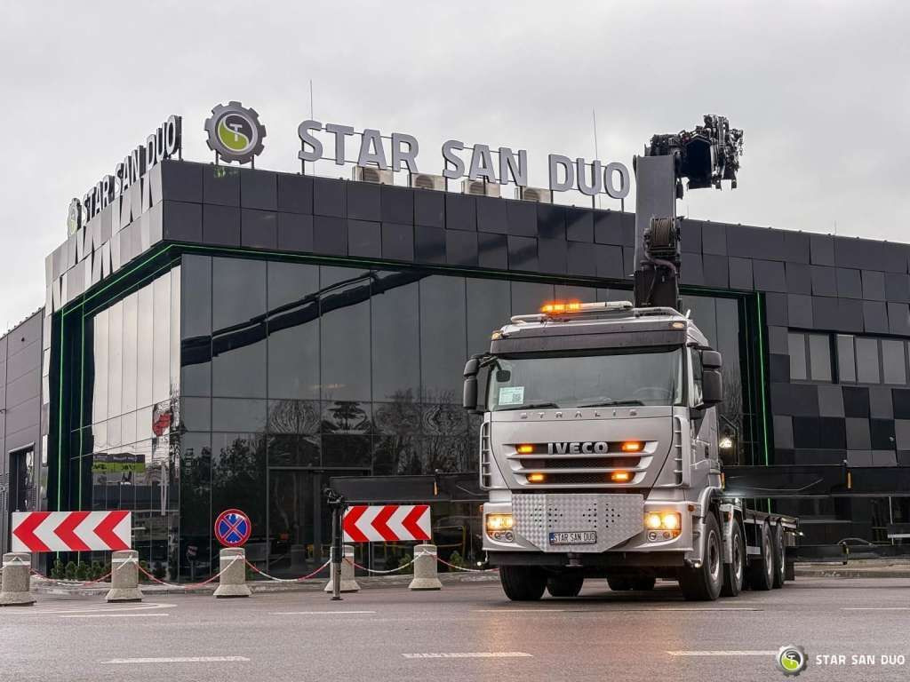 Iveco STRALIS AS320S50Y 8x2 HMF 8520-0K6 FLY JIB Winc - Camion grue: photos 4 Iveco STRALIS AS320S50Y 8x2 HMF 8520-0K6 FLY JIB Winc - Camion grue: photos 4