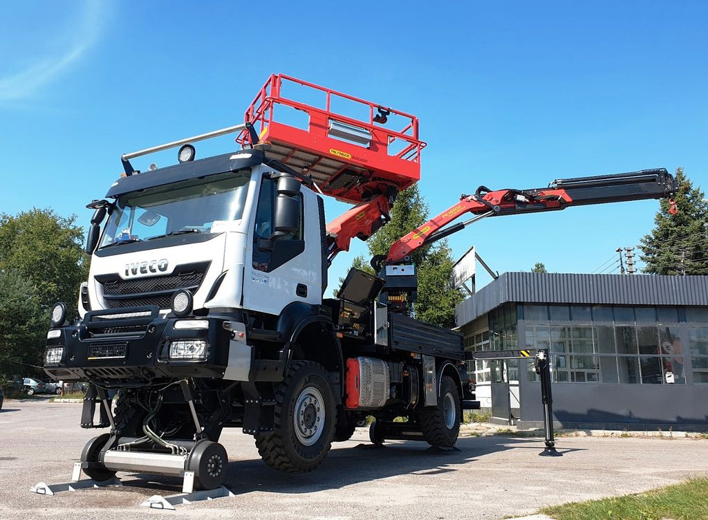 Camion avec nacelle Iveco TRAKER 4x4 RAIL ROAD PALFINGER SCHIENEN TWO WAY: photos 1