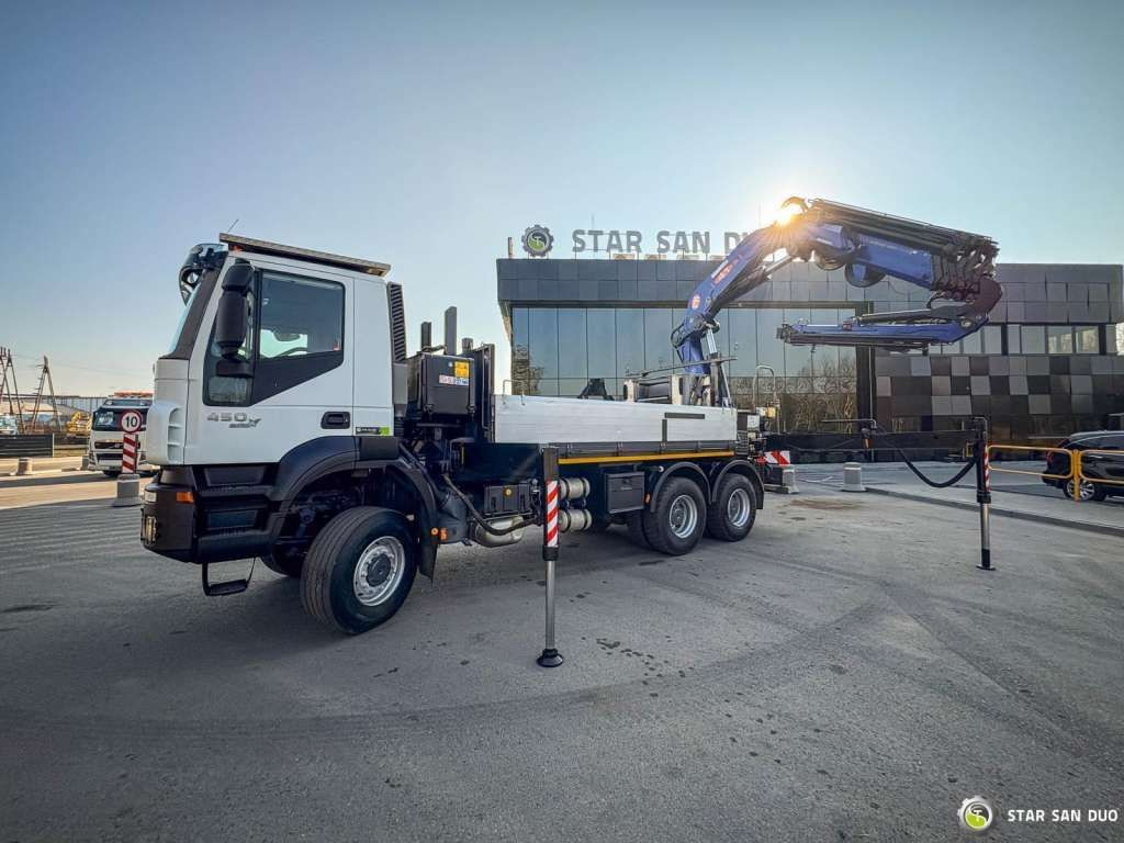 Iveco TRAKKER 450 6x6 PM41S FLY JIB Crane Kipper - Camion grue: photos 2 Iveco TRAKKER 450 6x6 PM41S FLY JIB Crane Kipper - Camion grue: photos 2