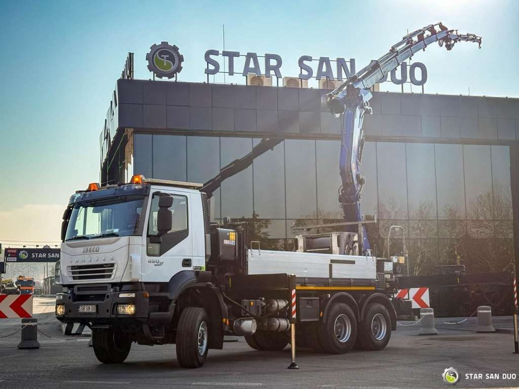 Iveco TRAKKER 450 6x6 PM41S FLY JIB Crane Kipper - Camion grue: photos 1 Iveco TRAKKER 450 6x6 PM41S FLY JIB Crane Kipper - Camion grue: photos 1