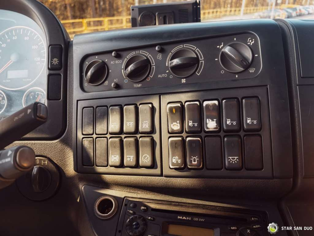 Camion grue MAN TGA 18.440 6x2 FASSI F 210 A.24 Crane Rotator: photos 19 Camion grue MAN TGA 18.440 6x2 FASSI F 210 A.24 Crane Rotator: photos 19