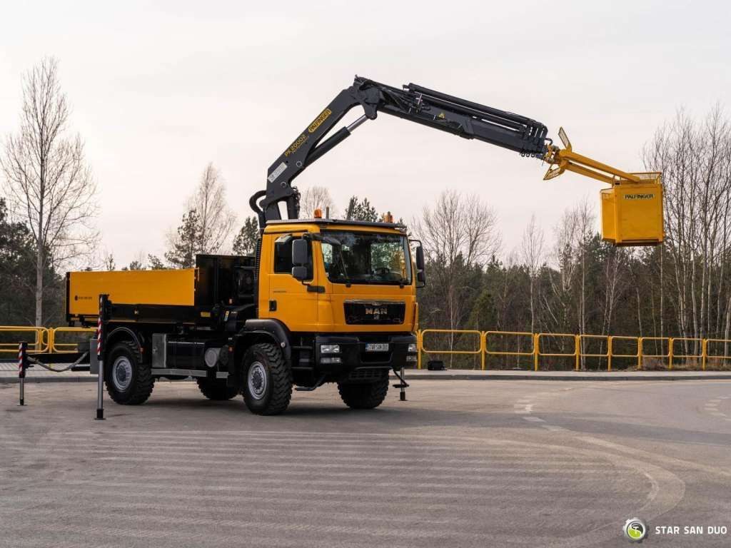 MAN TGM 18.340 4x4 PALFINGER PK 20002 CRANE BASKET MAN TGM 18.340 4x4 PALFINGER PK 20002 CRANE BASKET - Camion grue, Camion plateau: photos 2 MAN TGM 18.340 4x4 PALFINGER PK 20002 CRANE BASKET MAN TGM 18.340 4x4 PALFINGER PK 20002 CRANE BASKET - Camion grue, Camion plateau: photos 2