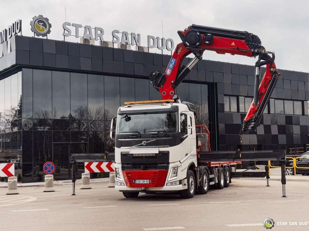 Volvo FH 550 8x2 HMF 8520 FLY JIB Winch Crane Euro 6 - Camion grue: photos 2 Volvo FH 550 8x2 HMF 8520 FLY JIB Winch Crane Euro 6 - Camion grue: photos 2