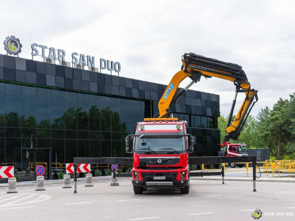 Camion grue Volvo FMX 500 8x2 Effer 585 Fly Jib Winch Crane Kran: photos 12 Camion grue Volvo FMX 500 8x2 Effer 585 Fly Jib Winch Crane Kran: photos 12