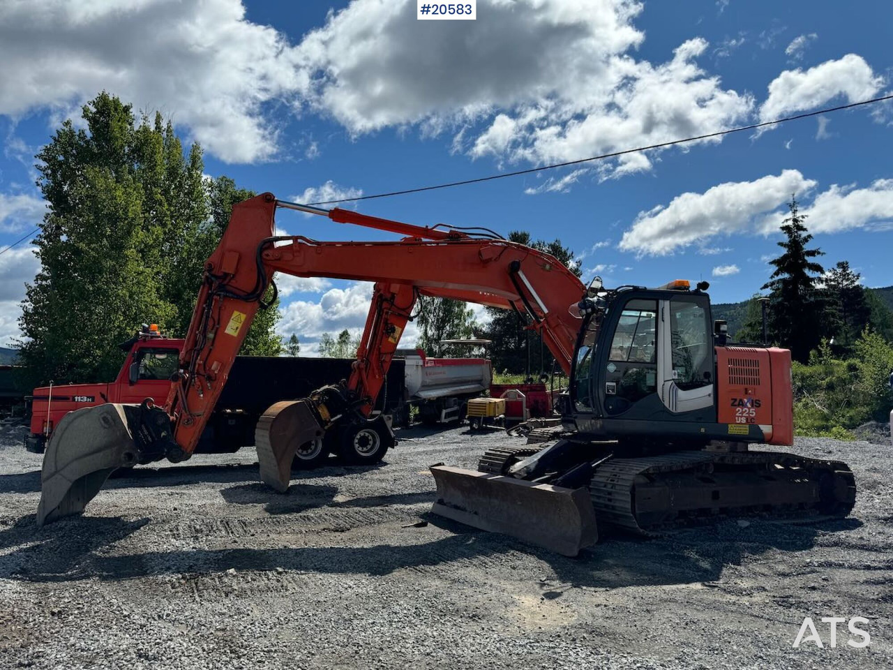 Hitachi ZX225 - Pelle: photos 1 Hitachi ZX225 - Pelle: photos 1