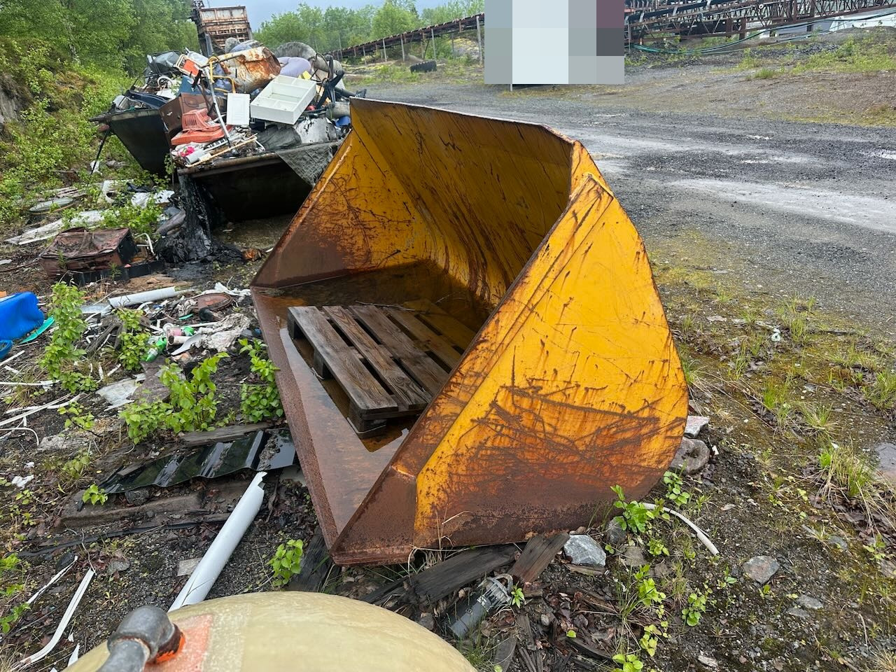 Hjullasterskuffe Har stått på en Hanomag 44C - Godet pour chargeur pour Engins de chantier: photos 1 Hjullasterskuffe Har stått på en Hanomag 44C - Godet pour chargeur pour Engins de chantier: photos 1