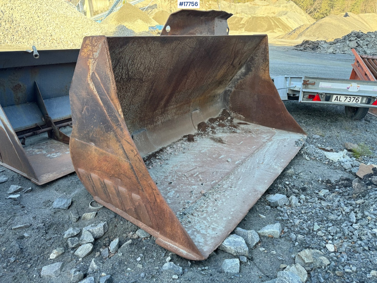 Hjullasterskuffe Hjullasterskuffe - Godet pour chargeur pour Engins de chantier: photos 1 Hjullasterskuffe Hjullasterskuffe - Godet pour chargeur pour Engins de chantier: photos 1