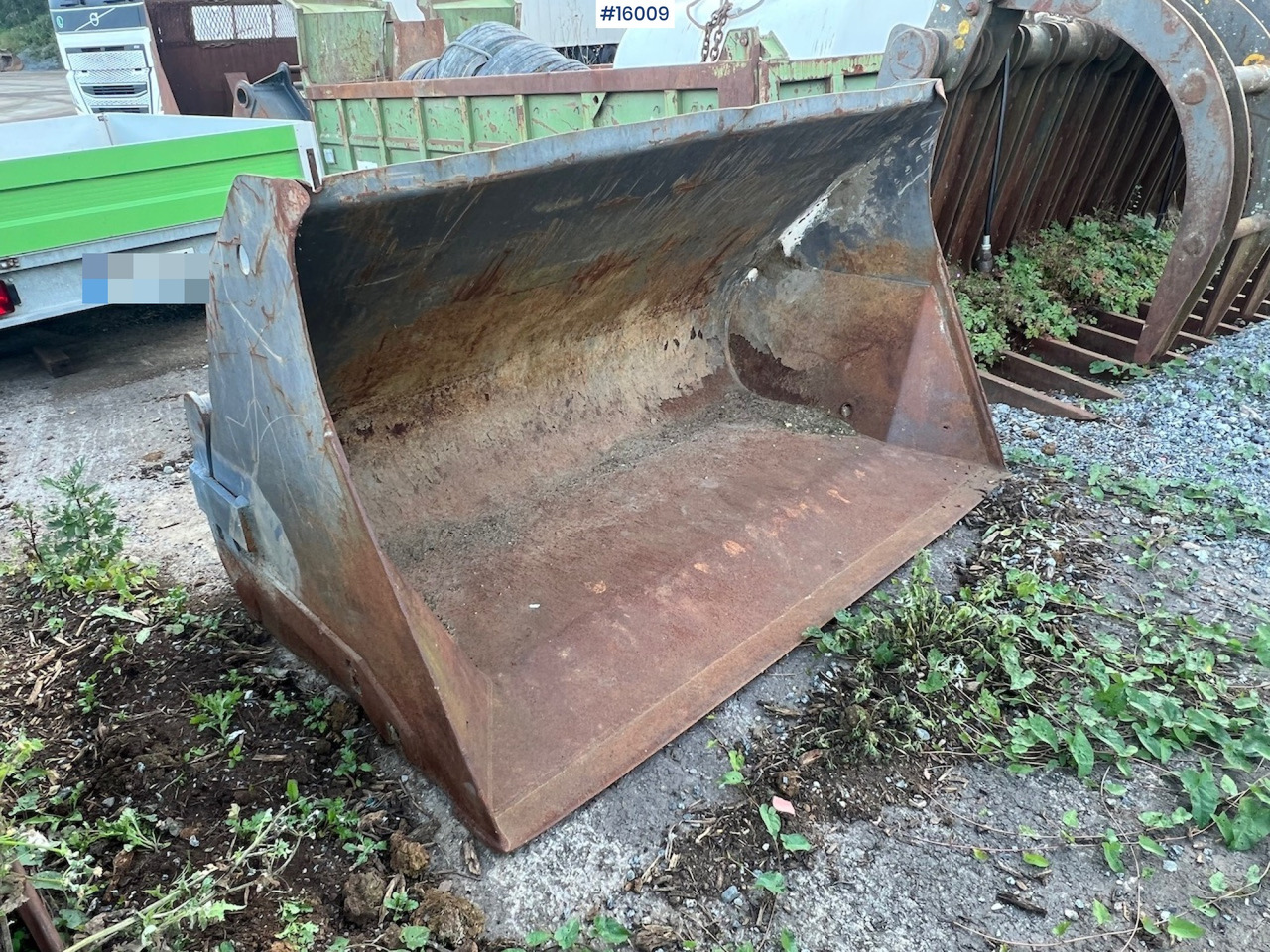 Hjullasterskuffe m/ liten BM feste - Godet pour chargeur pour Engins de chantier: photos 1 Hjullasterskuffe m/ liten BM feste - Godet pour chargeur pour Engins de chantier: photos 1