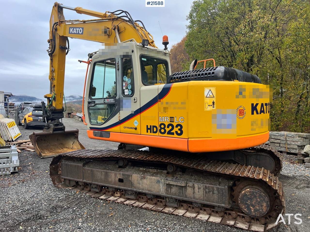 Kato HD 823 MR gravemaskin m/ rototilt, pusseskuff, atlas Copco kompressor , tamrock boretårn, skuffe m/klype, tannskuffe m/ skjær,smalskuffe, hydraulisk soldeskuffe og pigg - Pelle sur chenille: photos 2 Kato HD 823 MR gravemaskin m/ rototilt, pusseskuff, atlas Copco kompressor , tamrock boretårn, skuffe m/klype, tannskuffe m/ skjær,smalskuffe, hydraulisk soldeskuffe og pigg - Pelle sur chenille: photos 2