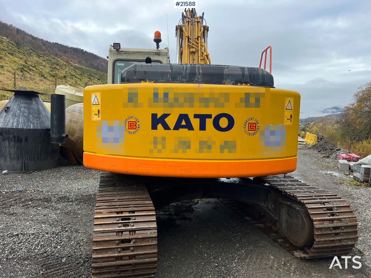 Kato HD 823 MR gravemaskin m/ rototilt, pusseskuff, atlas Copco kompressor , tamrock boretårn, skuffe m/klype, tannskuffe m/ skjær,smalskuffe, hydraulisk soldeskuffe og pigg - Pelle sur chenille: photos 5 Kato HD 823 MR gravemaskin m/ rototilt, pusseskuff, atlas Copco kompressor , tamrock boretårn, skuffe m/klype, tannskuffe m/ skjær,smalskuffe, hydraulisk soldeskuffe og pigg - Pelle sur chenille: photos 5