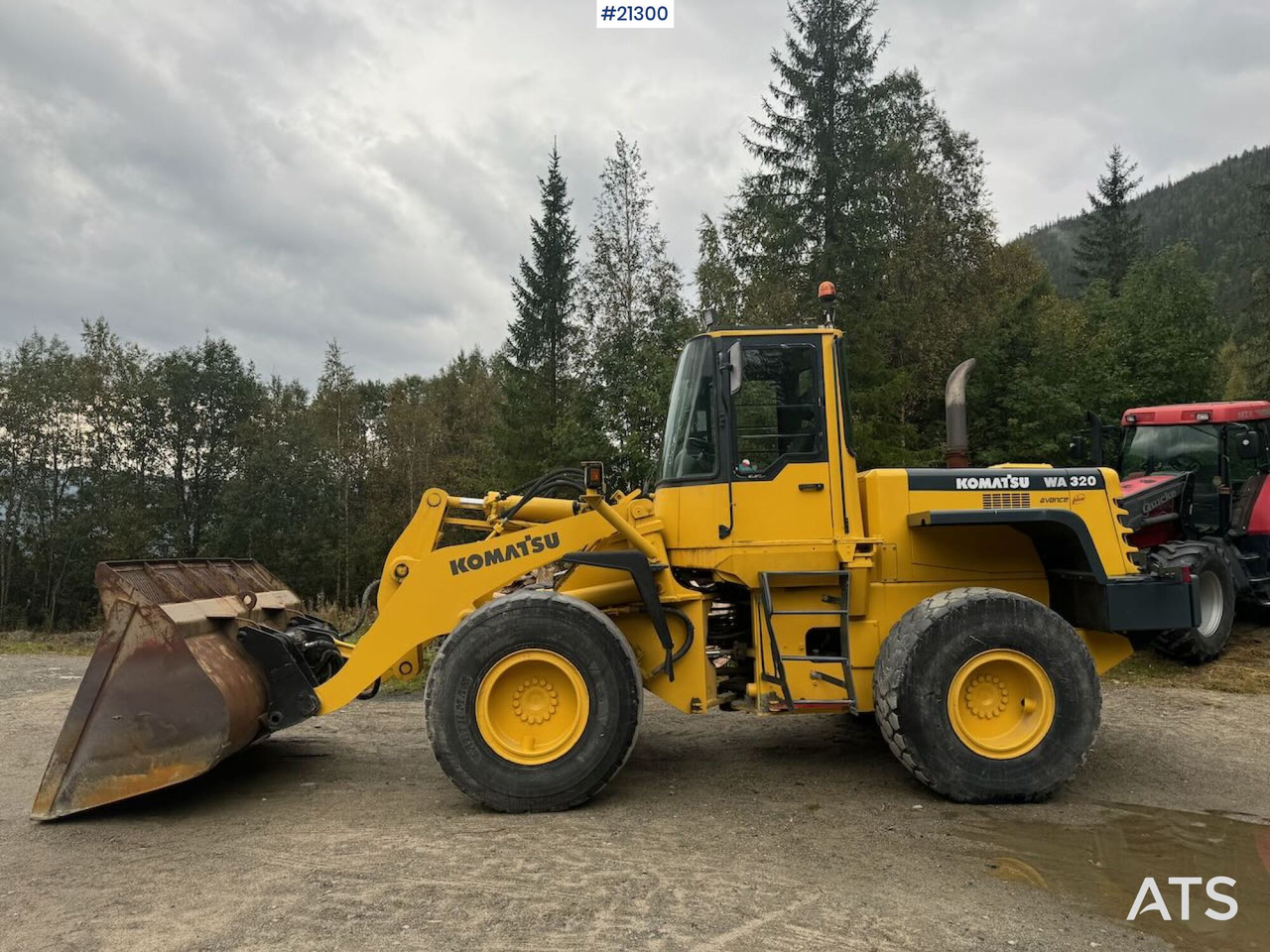 Komatsu WA320-3H - Chargeuse sur pneus: photos 3 Komatsu WA320-3H - Chargeuse sur pneus: photos 3