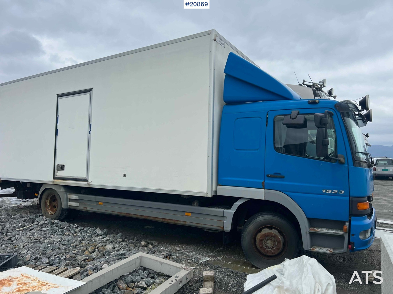 Mercedes 1523 - Camion fourgon: photos 5 Mercedes 1523 - Camion fourgon: photos 5