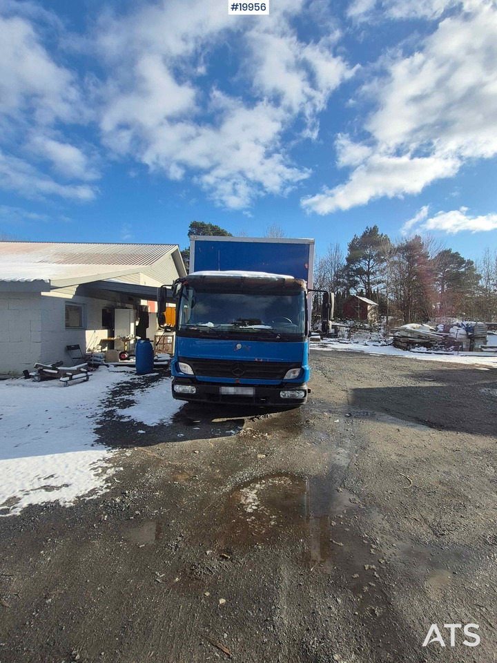 Mercedes 818 - Camion fourgon: photos 3 Mercedes 818 - Camion fourgon: photos 3