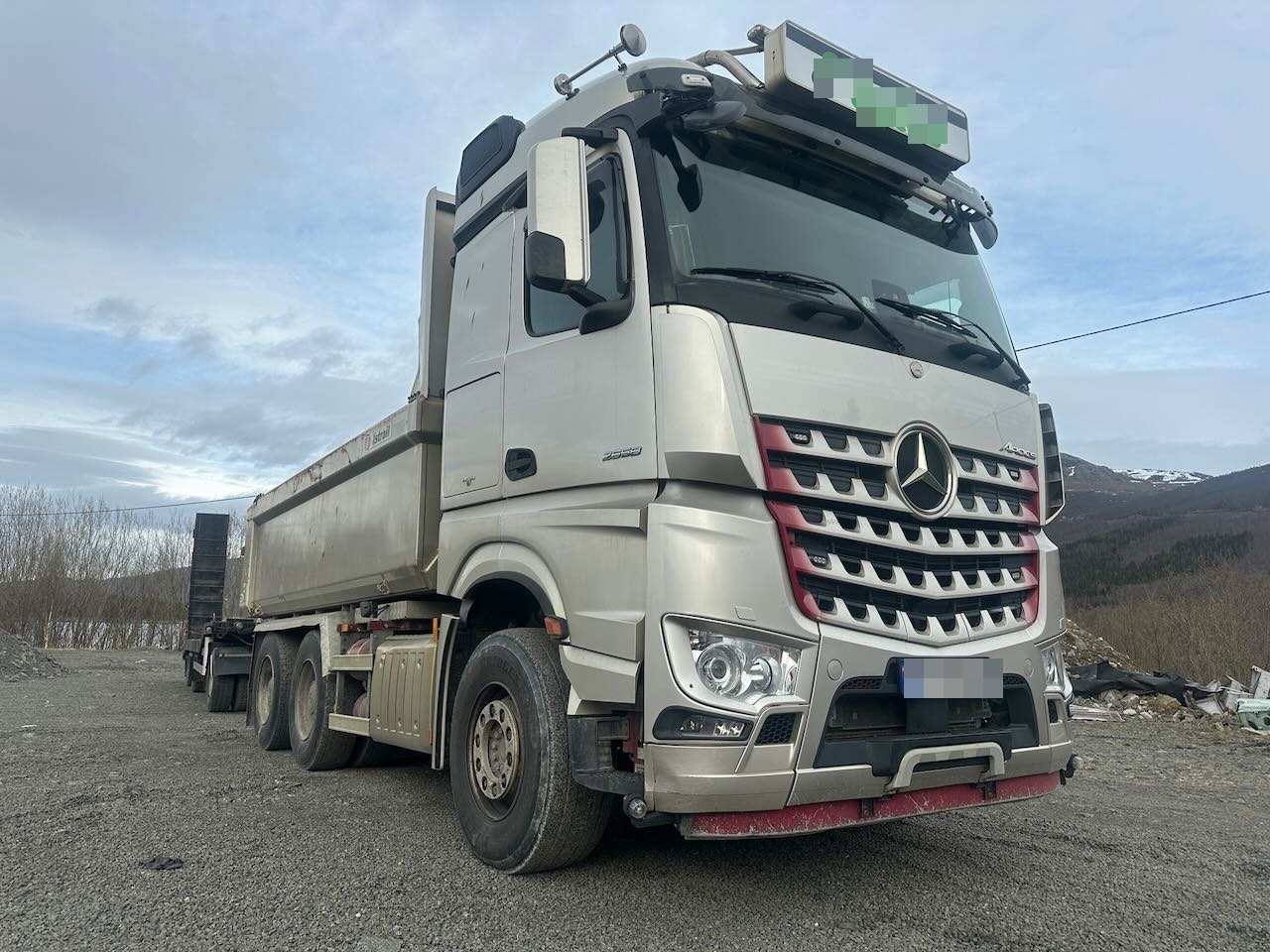 Mercedes Arocs 2658 - Camion benne: photos 1 Mercedes Arocs 2658 - Camion benne: photos 1