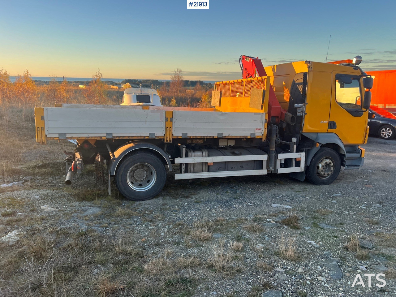 Volvo FL240 - Camion grue: photos 3 Volvo FL240 - Camion grue: photos 3