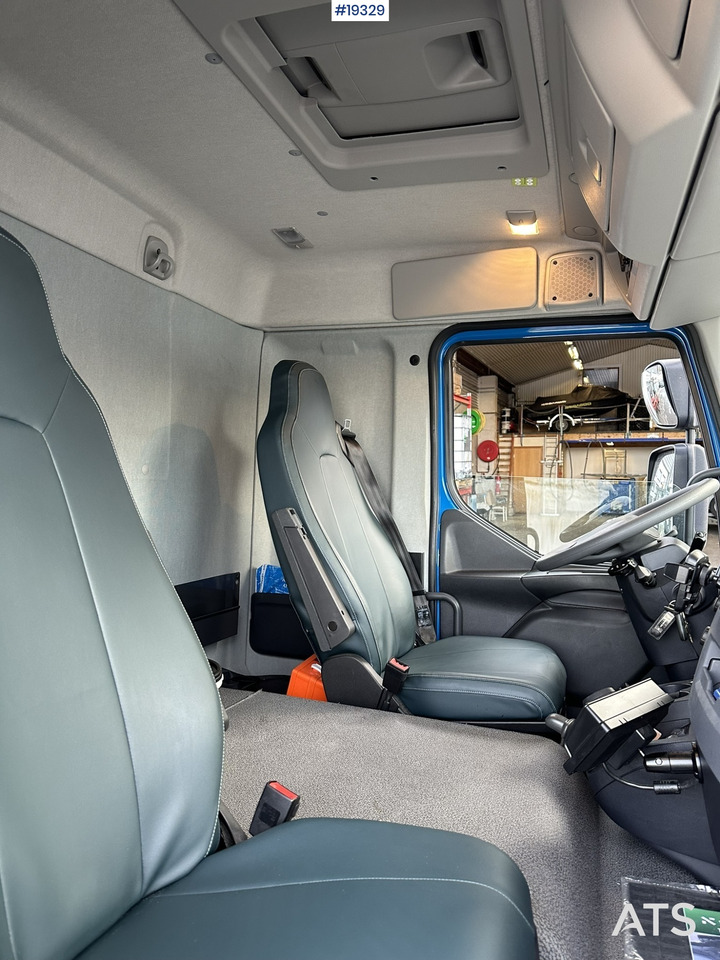 Photo d'intérieur 1: Camion fourgon Volvo FL250