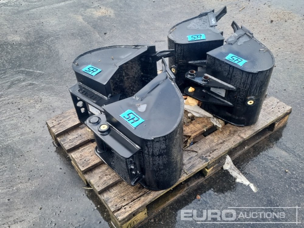 16" (2 of), 18" (2 of) Digging Buckets to suit Mini Excavator - Godet: photos 1 16" (2 of), 18" (2 of) Digging Buckets to suit Mini Excavator - Godet: photos 1