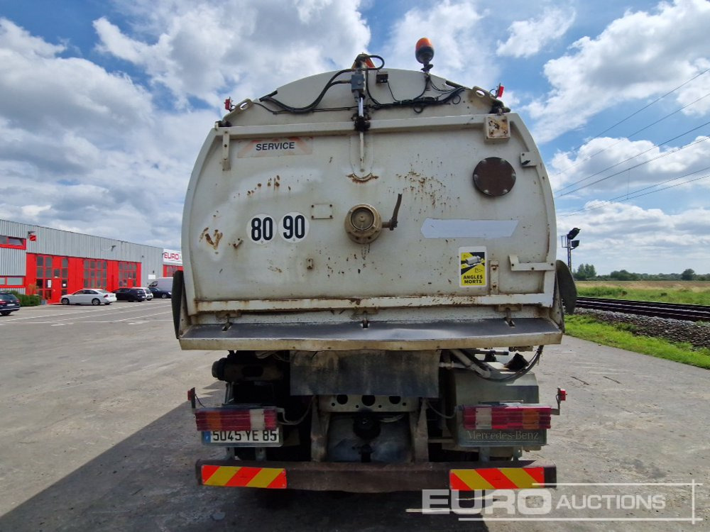 2002 Mercedes Axor 1829 - Balayeuse de voirie: photos 4 2002 Mercedes Axor 1829 - Balayeuse de voirie: photos 4